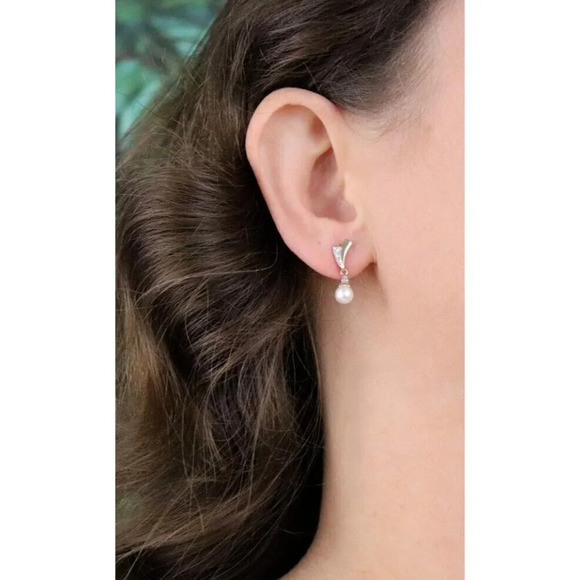 10k Yellow Gold Freshwater Pearl Earrings Dangle Drop - Picture 2 of 9